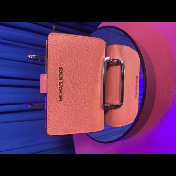 MICHAEL KORS Stylish Pink Wallet, EUC - Picture 1 of 11